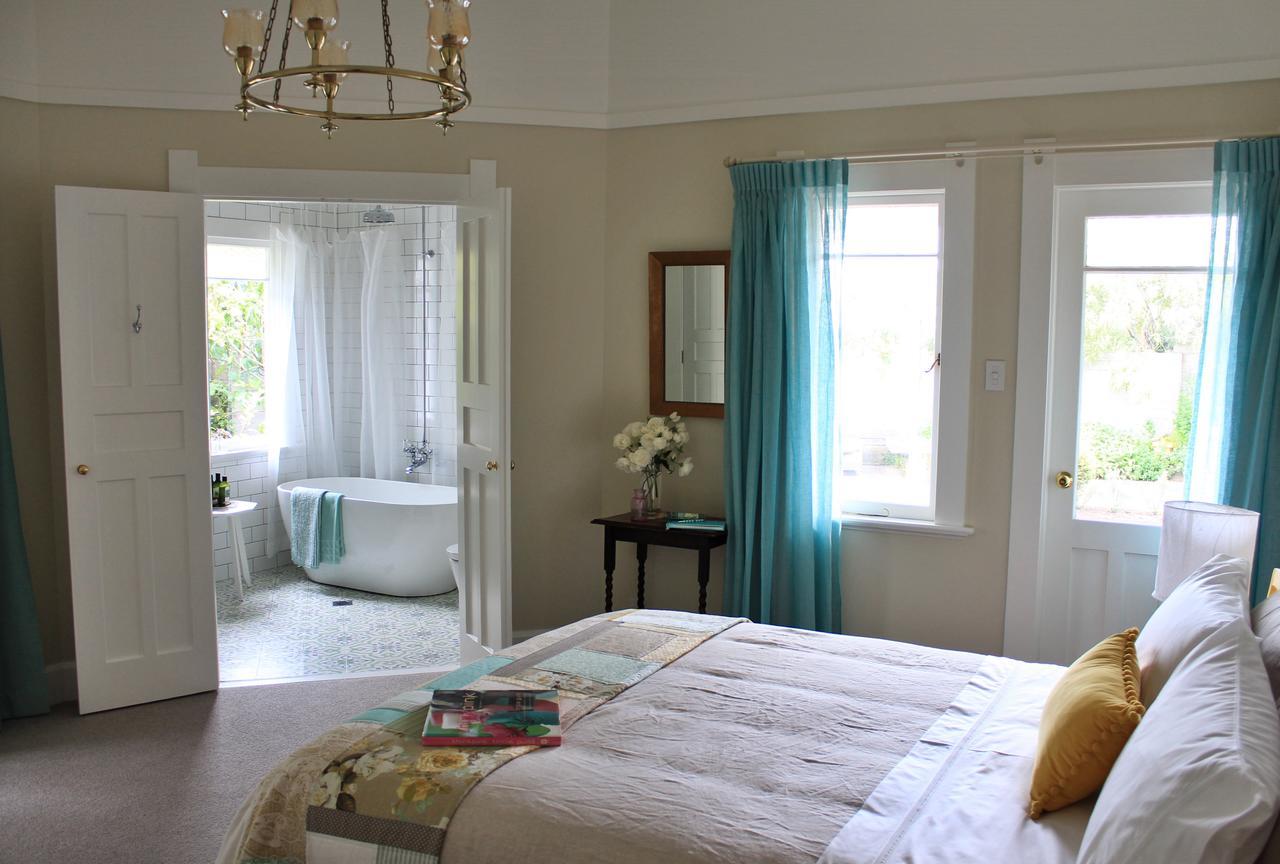Browns Boutique Bed And Breakfast Whanganui Bagian luar foto